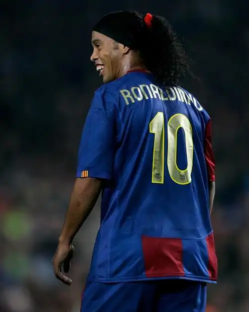 她从巴塞罗 她从巴塞罗