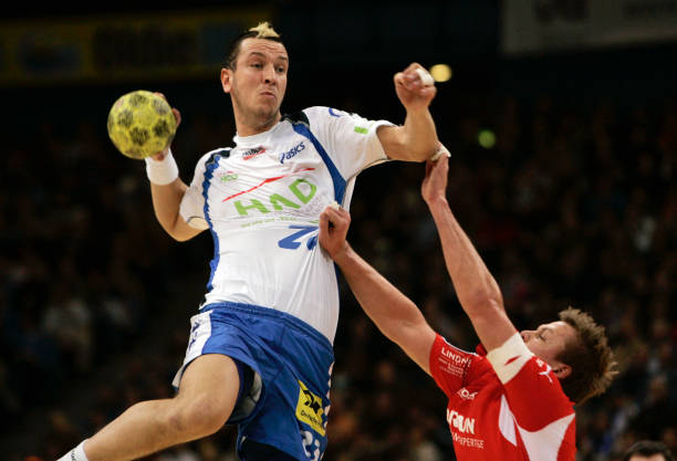 队33年首 队33年首